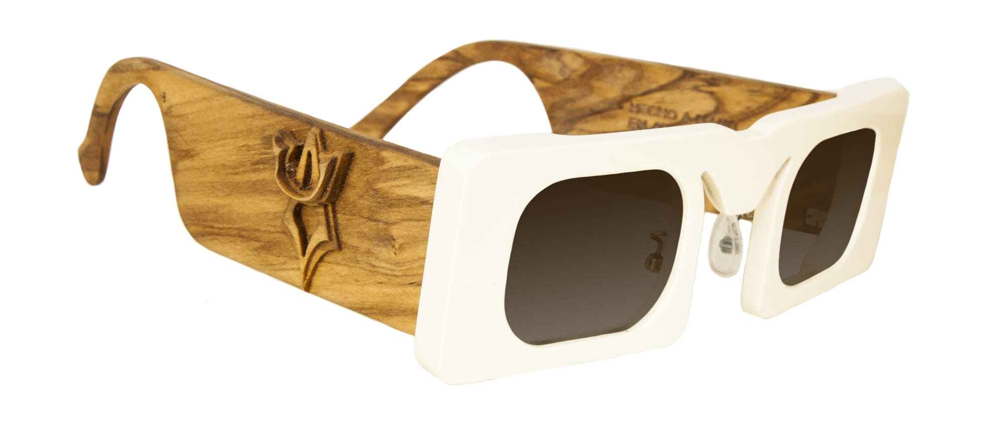 Gafas artesanales Laveta hechas a mano en madera certificada, bioacetato Mazzhucchelli y lentes Zeiss. Calafat