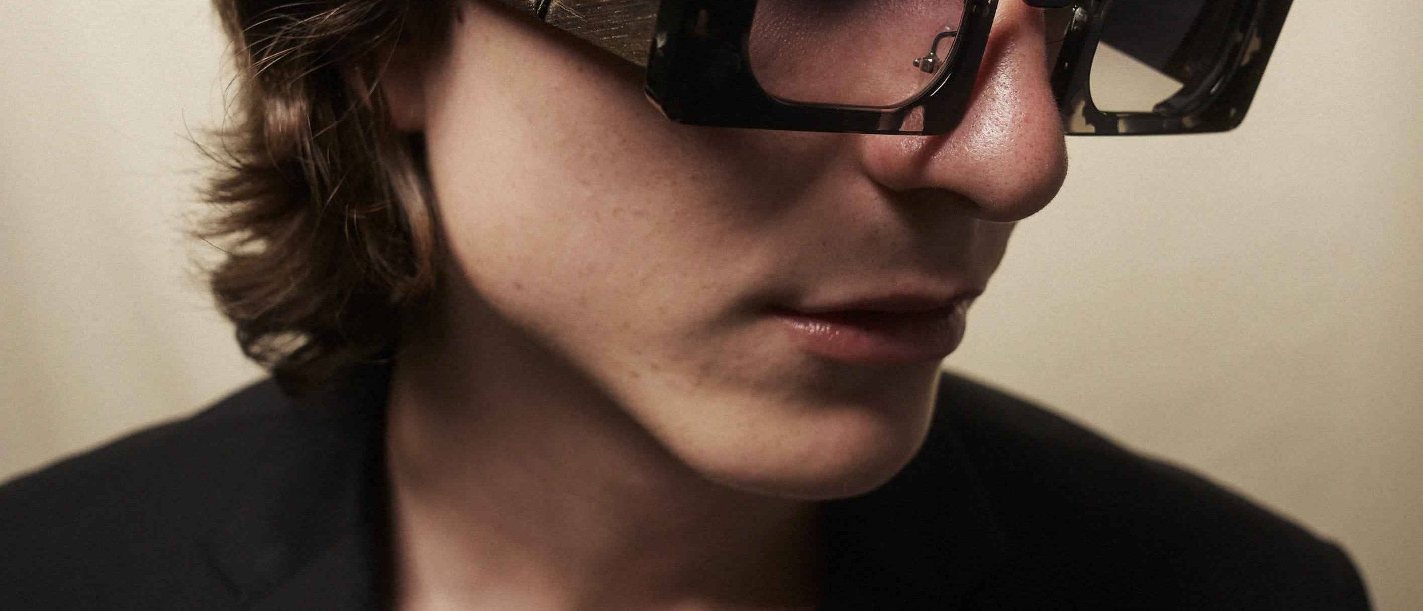 Gafas artesanales Laveta hechas a mano en madera certificada, bioacetato Mazzhucchelli y lentes Zeiss. Calafat