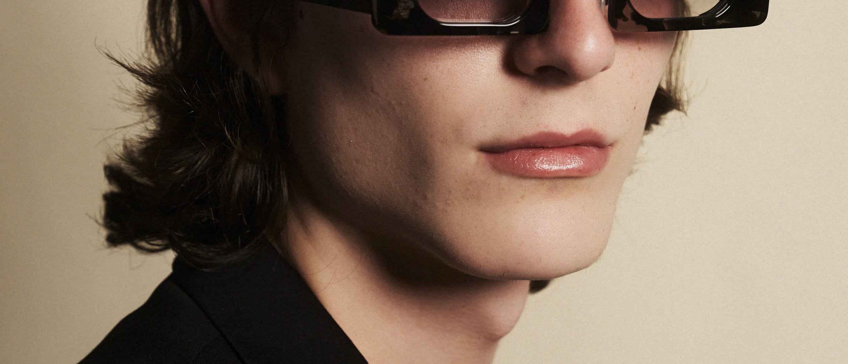 Gafas artesanales Laveta hechas a mano en madera certificada, bioacetato Mazzhucchelli y lentes Zeiss. Calafat